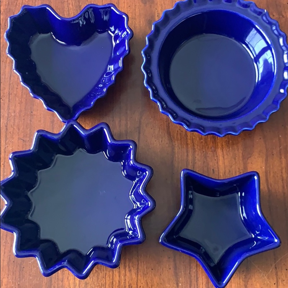 Chantal cobalt 4 piece bakeware set ❣️